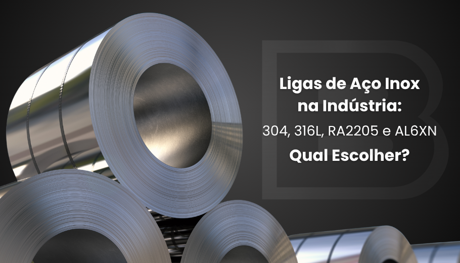 Uma imagem promocional dividida diagonalmente, mostrando rolos de aço inoxidável industriais à esquerda e o título do blog à direita sobre um fundo escuro. O título, em branco, diz "Ligas de Aço Inox na Indústria: 304, 316L, RA2205 e AL6XN. Qual Escolher?", acompanhado do logótipo "INOX BIASO".